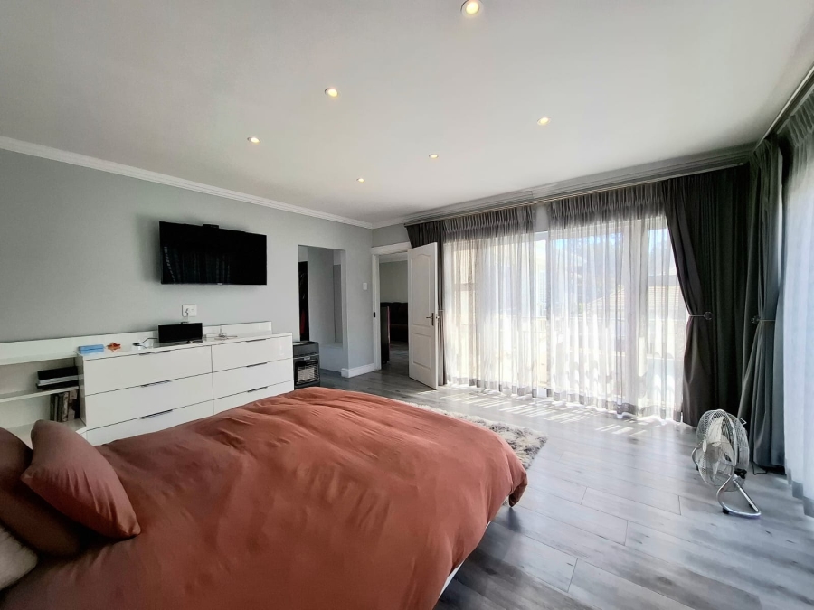 6 Bedroom Property for Sale in Beacon Bay Eastern Cape